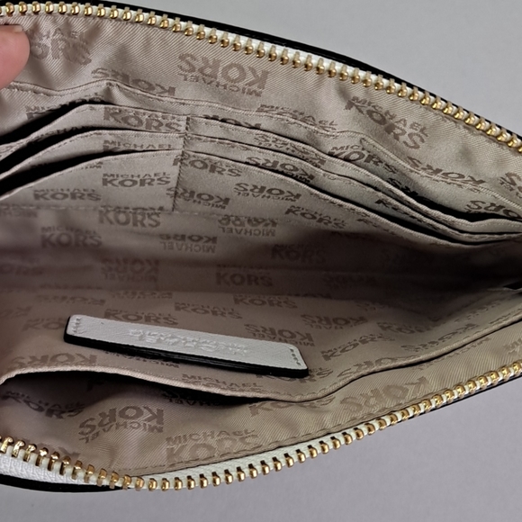 MICHAEL KORS LEATHER ILLUSTRATIONS JST LG CLUTCH - Picture 5 of 7